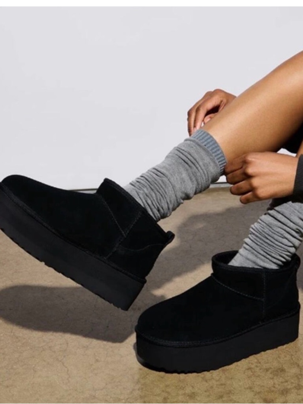 UGG Ultra Mini Platform Boots Black Suede Cozy Slippers – Size 7 GUC